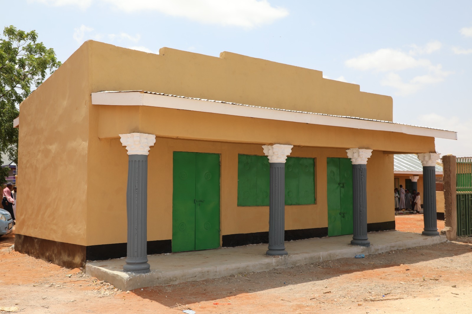 بناء 3 دكاكين عبد العزيز العبيدان وزوجته