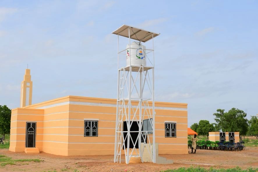 مسجد مع بئر مع خزان باسم عمار بن ياسر رضي الله عنه