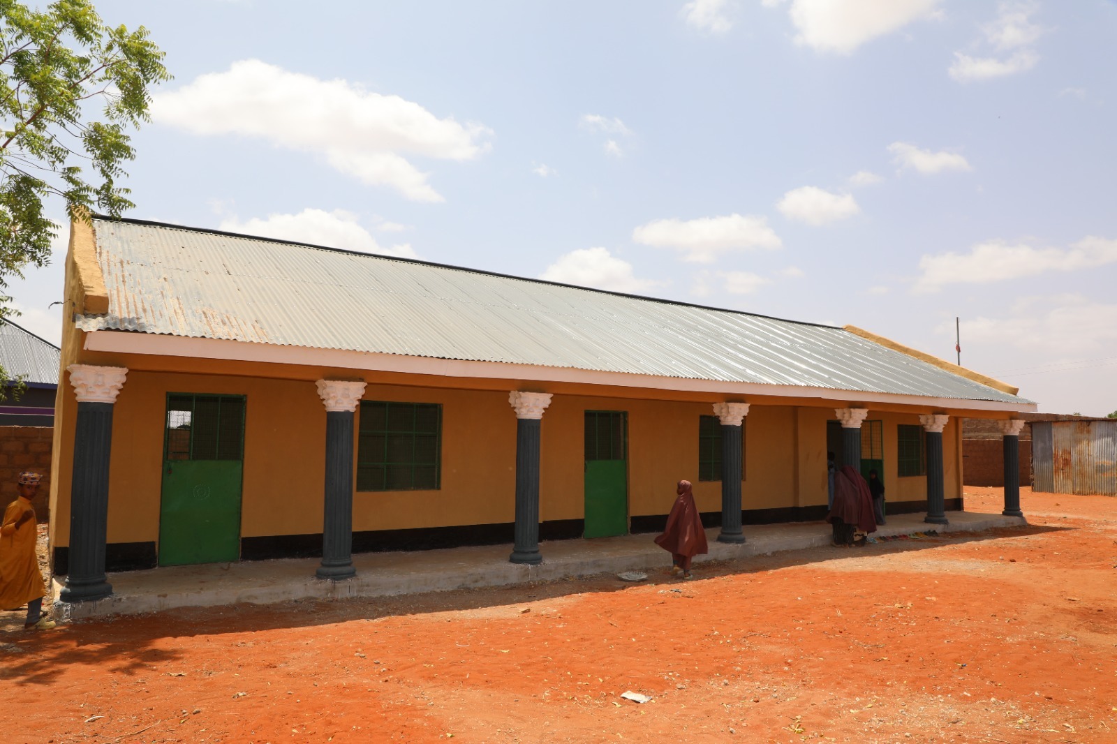 مدرسة ودكانين باسم احمد الهزاع وامل العقرب رحمهما الله